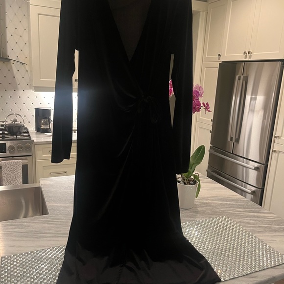 COPY - Iconic Halston 🥂black velvet🥂 midi wrap 🥂holiday dress size large 🥂perfe… - Picture 5 of 17